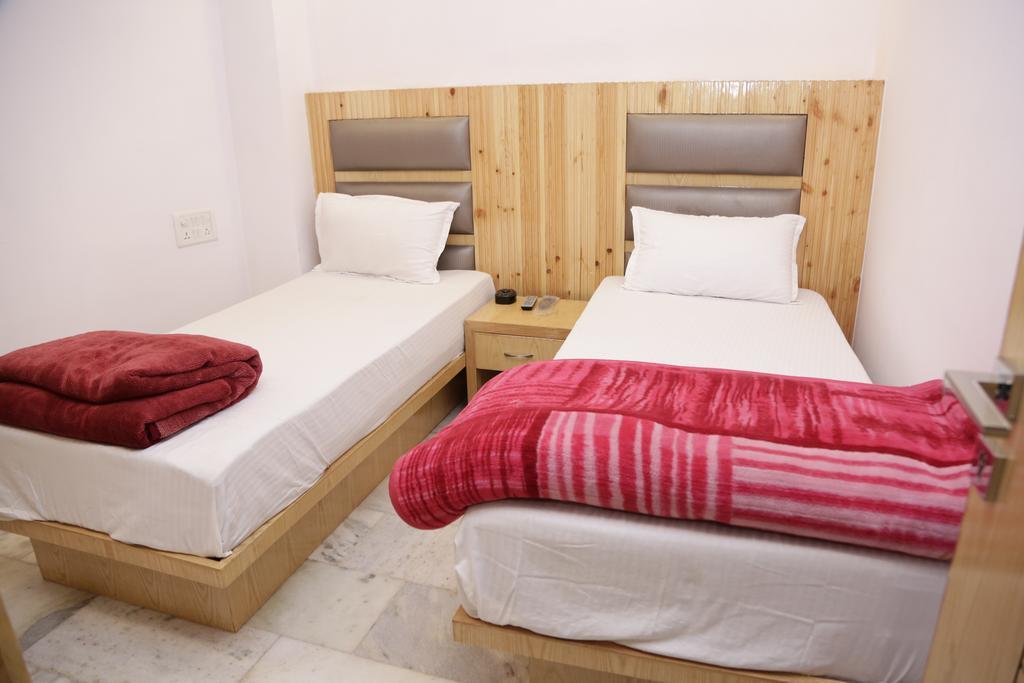 Friends By Backpackers Heaven- Railway Station - Paharganj New Delhi