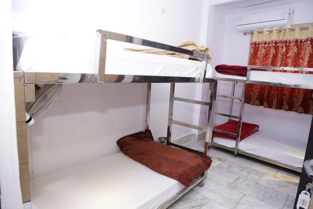 Hostel Friends By Backpackers Heaven- Railway Station - Paharganj New Delhi
